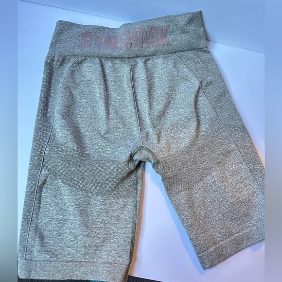 Gymshark Color Seamless biker shorts contour  sz L - Picture 1 of 3